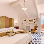 Palazzo Pascal - Amalfi Coast Luxury Experience Scala